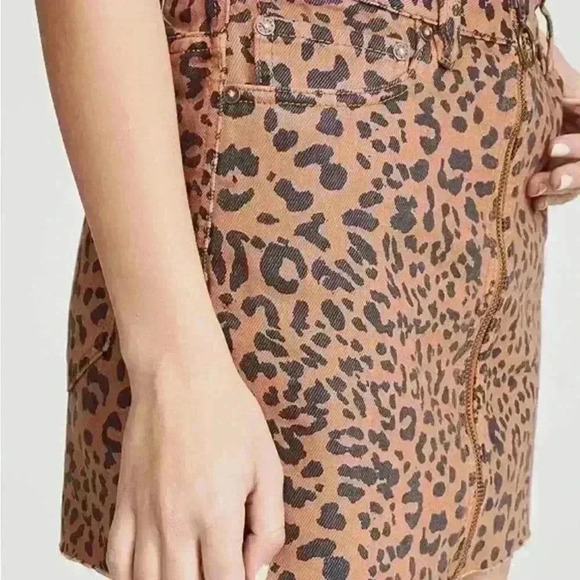 Free People Women's Zip It Up leopard Printed Mini Skirt size 29 waist - Picture 2 of 8